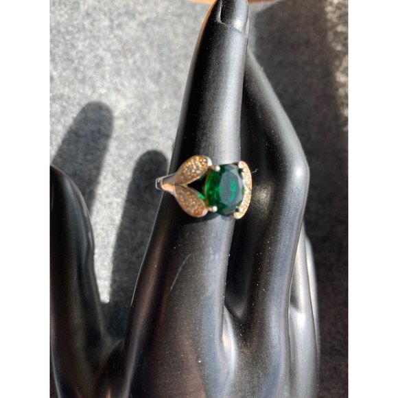 Unknown Jewelry - Sterling Silver Ring with Central Green Stone